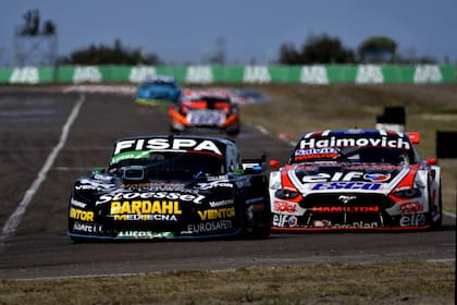 Mano a mano de Ford: Julián Santero (Falcon) se impone sobre Mariano Werner (Mustang), el mendocino ganó en Viedma y lidera el campeonato de Turismo Carretera