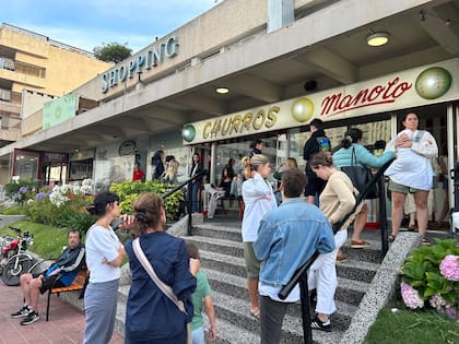 Manolo, un elegido por muchos para tomar el té, vende sus churros a unos US$3 por unidad