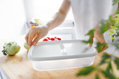 Mantener los tuppers en buen estado puede ser una misión difícil debido a las manchas y malos olores que pueden acumular