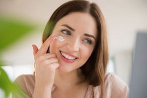 Mantener una alimentación saludable es fundamental para una correcta hidratación del cuerpo y el rostro