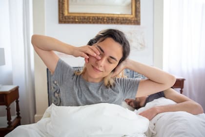Mantener una rutina del sueño es lo que hace que un individuo se sienta mucho menos cansado al despertar