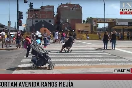 Manteros cortaron la avenida Ramos Mejía