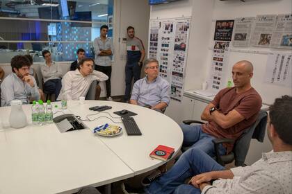 Manu Ginóbili estuvo charlando más de 35 minutos con los periodistas de La Nación