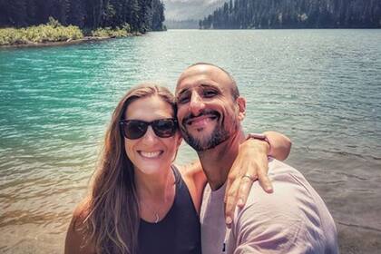Manu Ginóbili junto a su mujer, Many Orono, en Canadá.