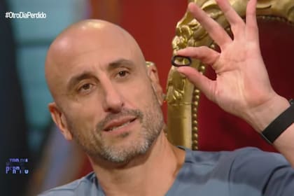 Manu Ginóbili mostró que usa un anillo de goma como alianza de casamiento (Foto: Captura de video)