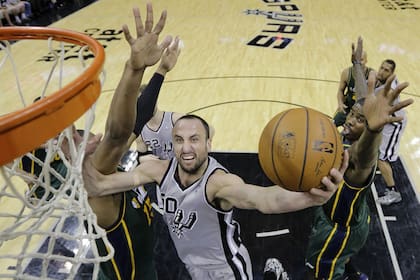 Manu siempre aporta para el equipo de Popovich