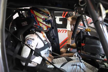 Manu Urcera antes de la Carrera de los 200 pilotos del Turismo Nacional.