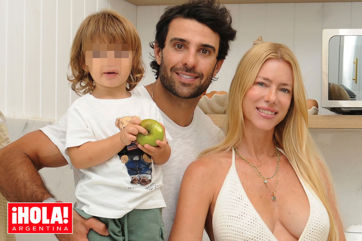 Manu y Nicole posan con su hijo Cruz