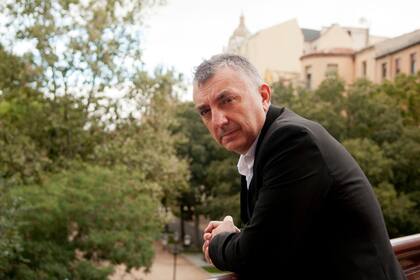 "Uno escribe para que lo quieran, casi a nivel de amistad", dice Vilas, retomando una vieja confesión de Gabo García Márquez