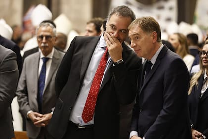 Manuel Adorni con Diego Santilli