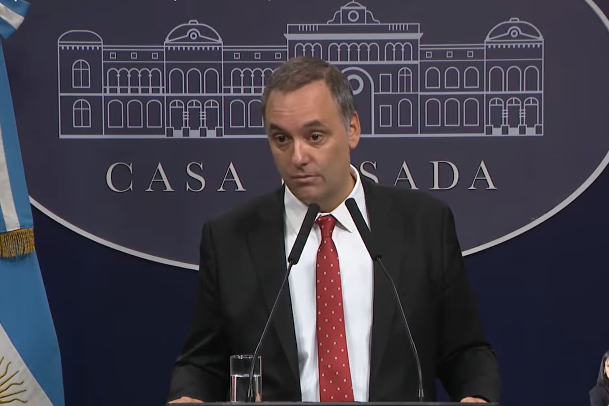 Manuel Adorni dio una conferencia de prensa sobre su gestión, sus viajes familiares en aviones privados y la composición de su patrimonio declarado