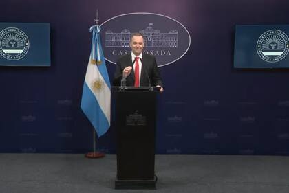 Manuel Adorni durante una de las conferencias en Casa Rosada.
