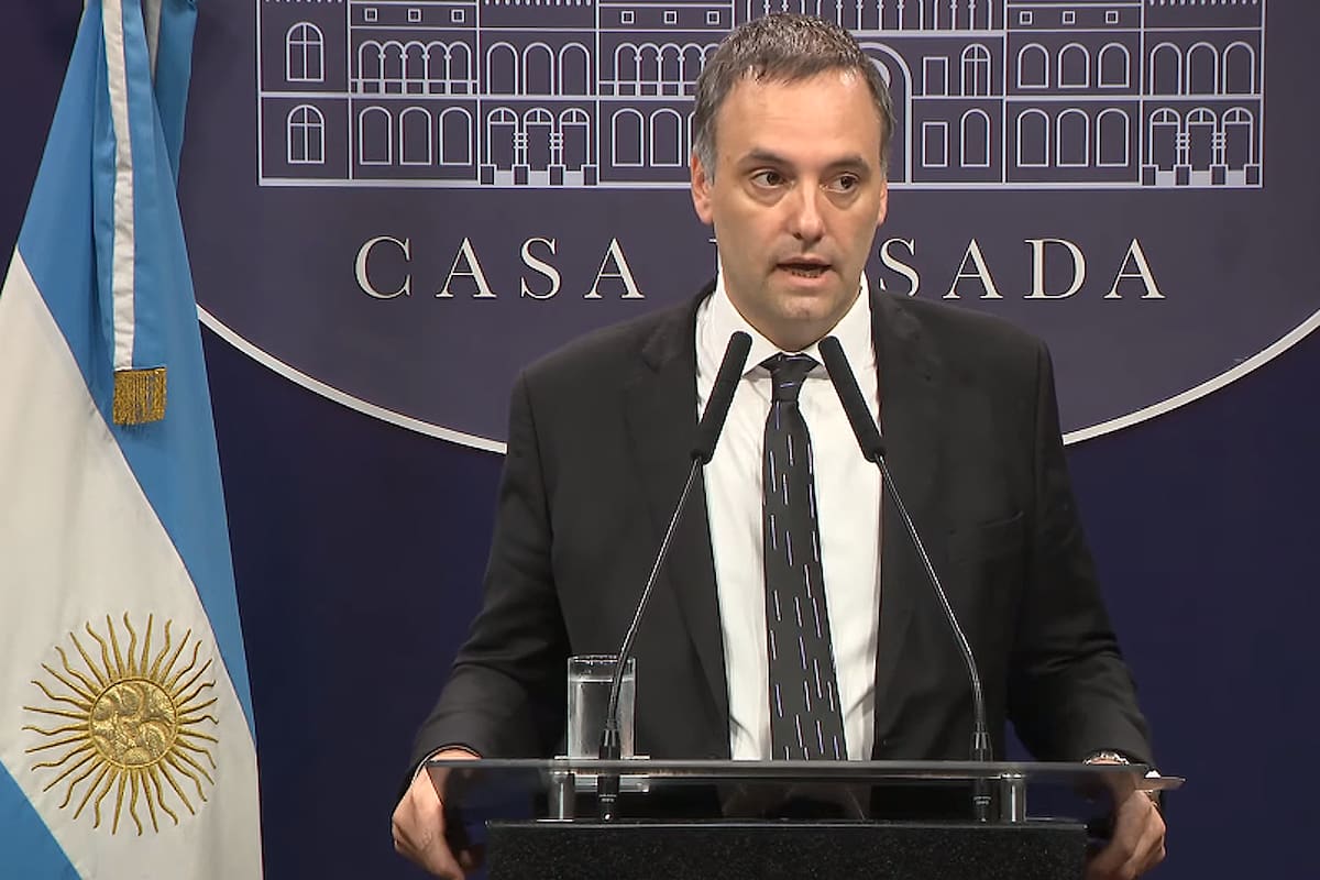 Manuel Adorni durante una de sus conferencias de prensa en Casa Rosada