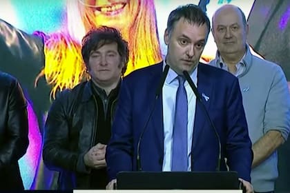 Manuel Adorni en el búnker de la LLA