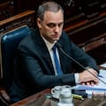 La nueva versión de Adorni desmiente lo que declaró en el Congreso y en las conferencias de la Casa Rosada