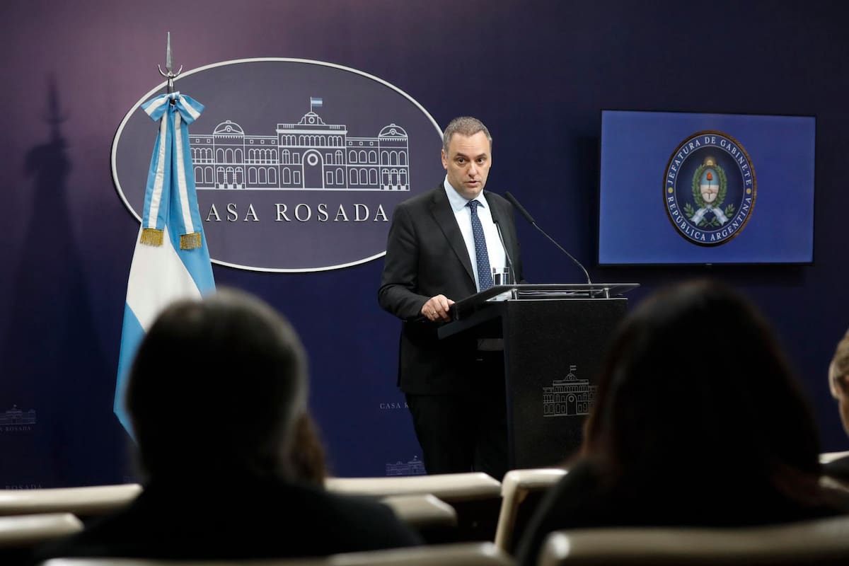 Manuel Adorni, en la conferencia de prensa de este lunes