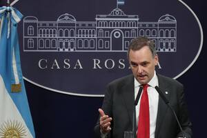 Manuel Adorni en su habitual conferencia de prensa