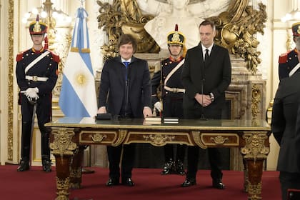 Manuel Adorni en su jura como jefe de Gabinete