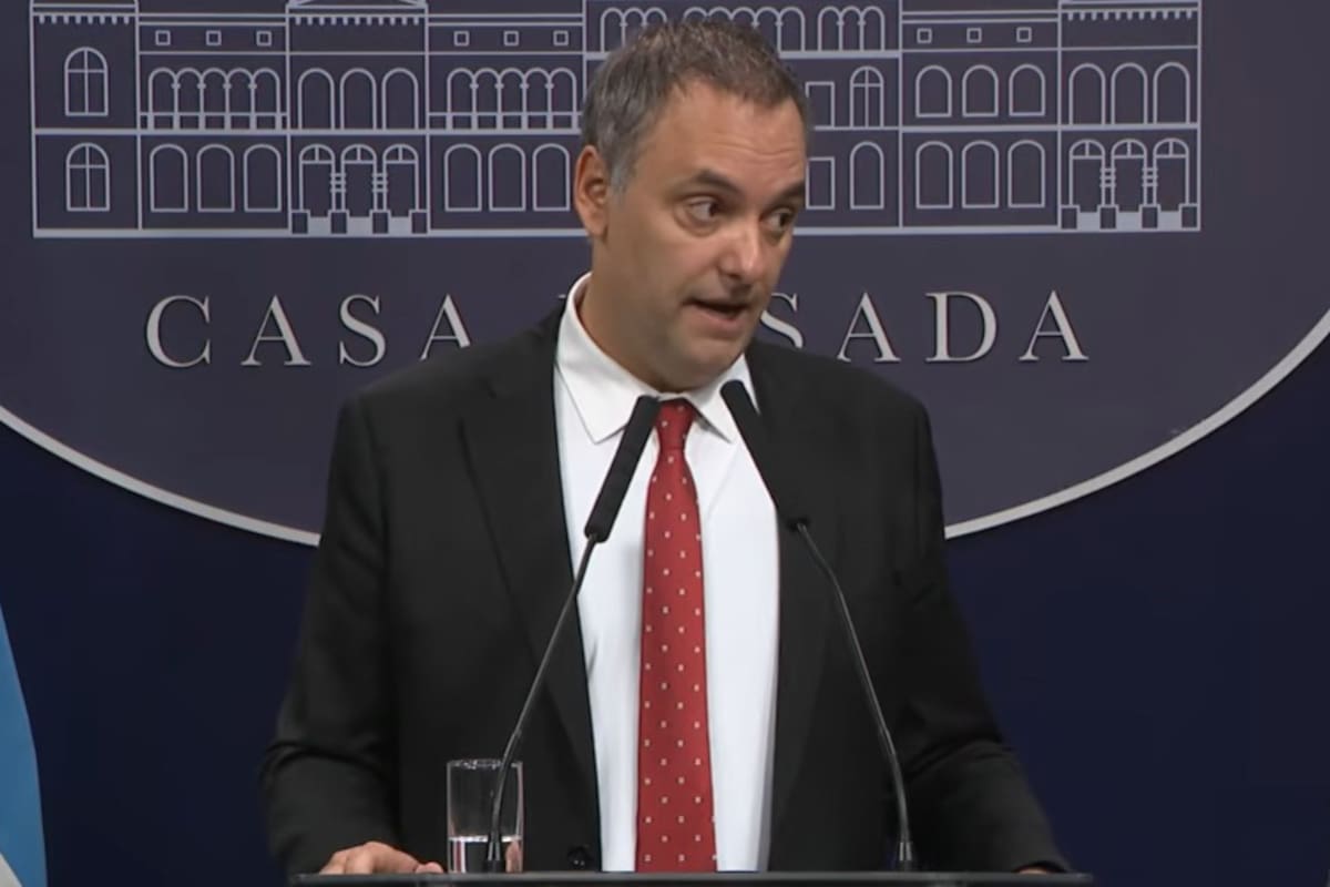 Manuel Adorni, jefe de Gabinete, en conferencia de prensa, el miércoles