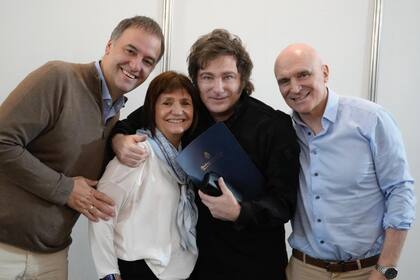 Manuel Adorni, Patricia Bullrich, Javier Milei y José Luis Espert, este viernes, en Expoagro