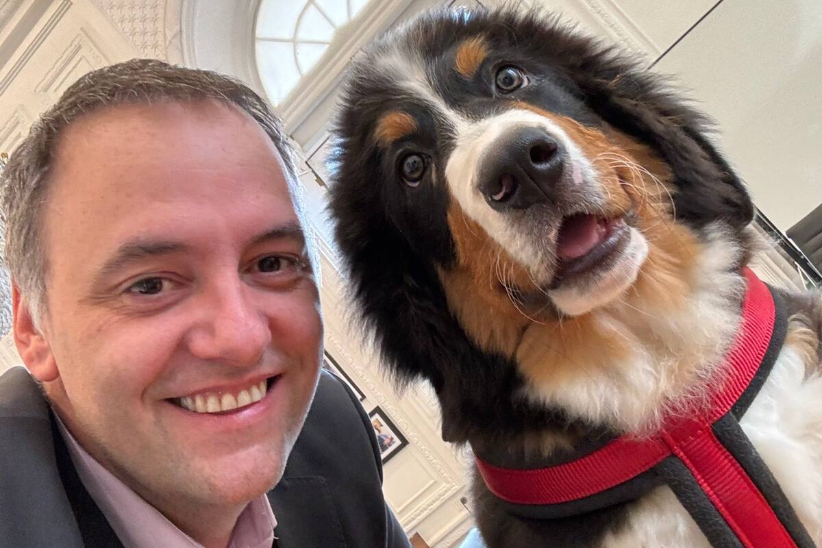 Manuel Adorni presentó a Thor, el nuevo perro de Casa Rosada