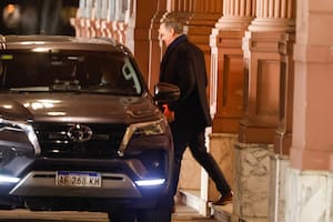 La empleada de la Casa Rosada que le prestó su tarjeta a Adorni declaró que él también intentó comprar un Smart TV