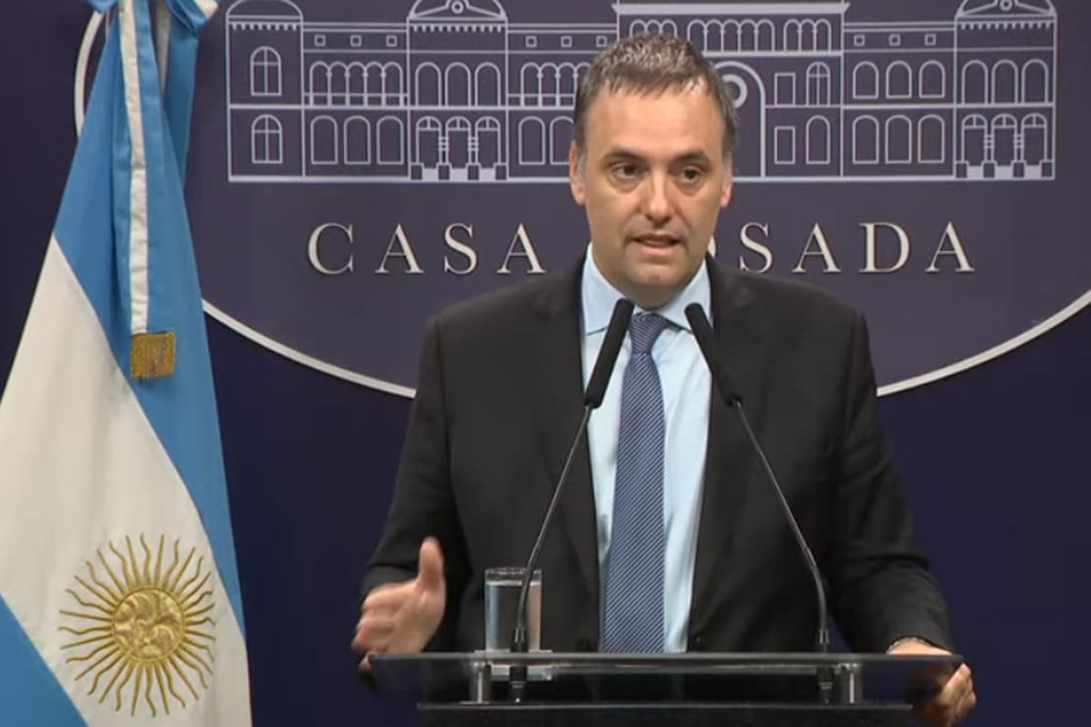 Manuel Adorni, vocero presidencial, anticipó la eliminación del fondo