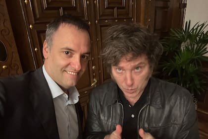 Manuel Adorni y Javier Milei