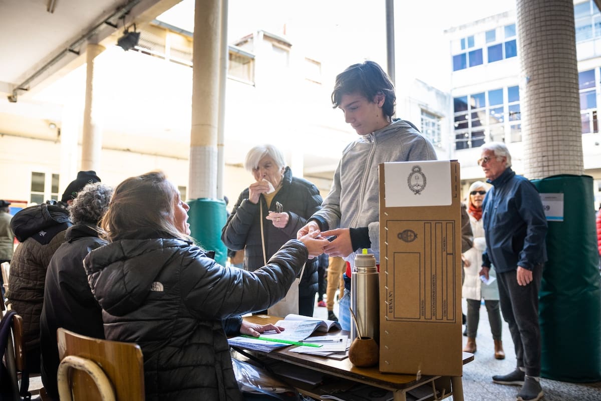 Manuel Alonso de 16 años votó por primera vez en en la mesa 69 en la escuela de Ricardo Gutiérrez 1269, Olivos