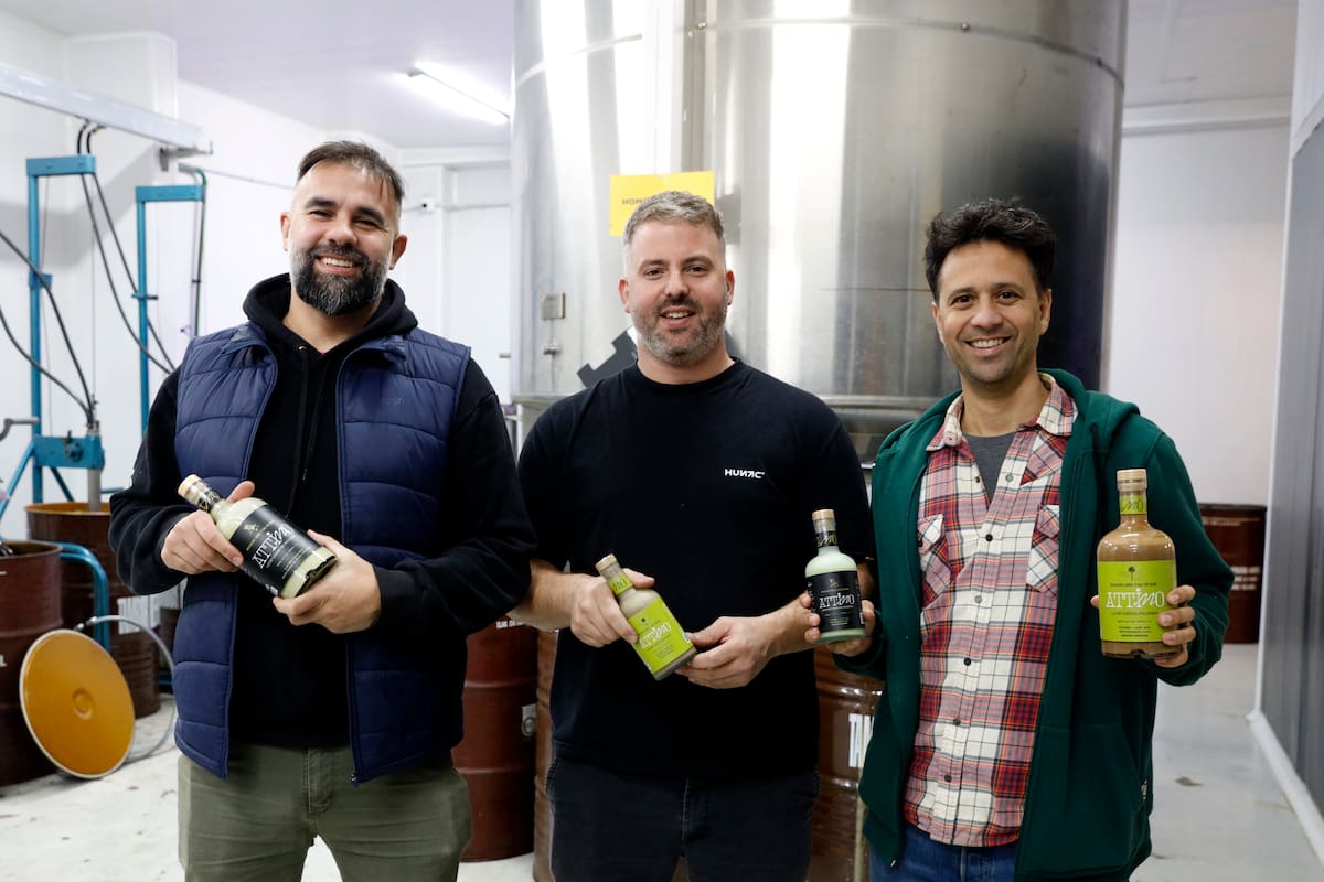 Manuel Conde, Ezequiel Maschwitz y Leonardo Dorsch, dueños de la fábrica de licor de pistacho Attimo en Mar del Plata