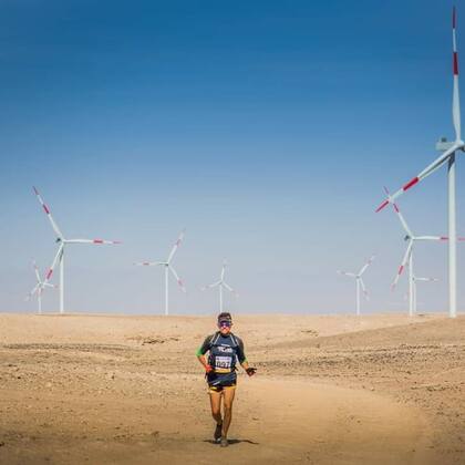 Manuel Gamboa en una carrera en el desierto de Atacama, en Chile.