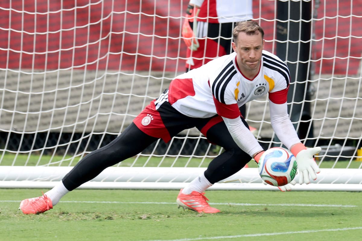 Manuel Neuer durante la última práctica de Alemania, que este domingo debutará en el Mundial contra Curazao; el campeón de Brasil 2014 se había retirado de la selección, pero el DT Julian Nagelsmann fue a buscarlo.