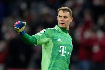 Manuel Neuer se fracturó en diciembre la tibia y el peroné esquiando; su club, Bayern Munich, acudió al mercado de transferencias para reemplazarlo por el suizo Yann Sommer
