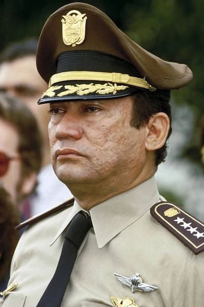 Manuel Noriega, con uniforme militar