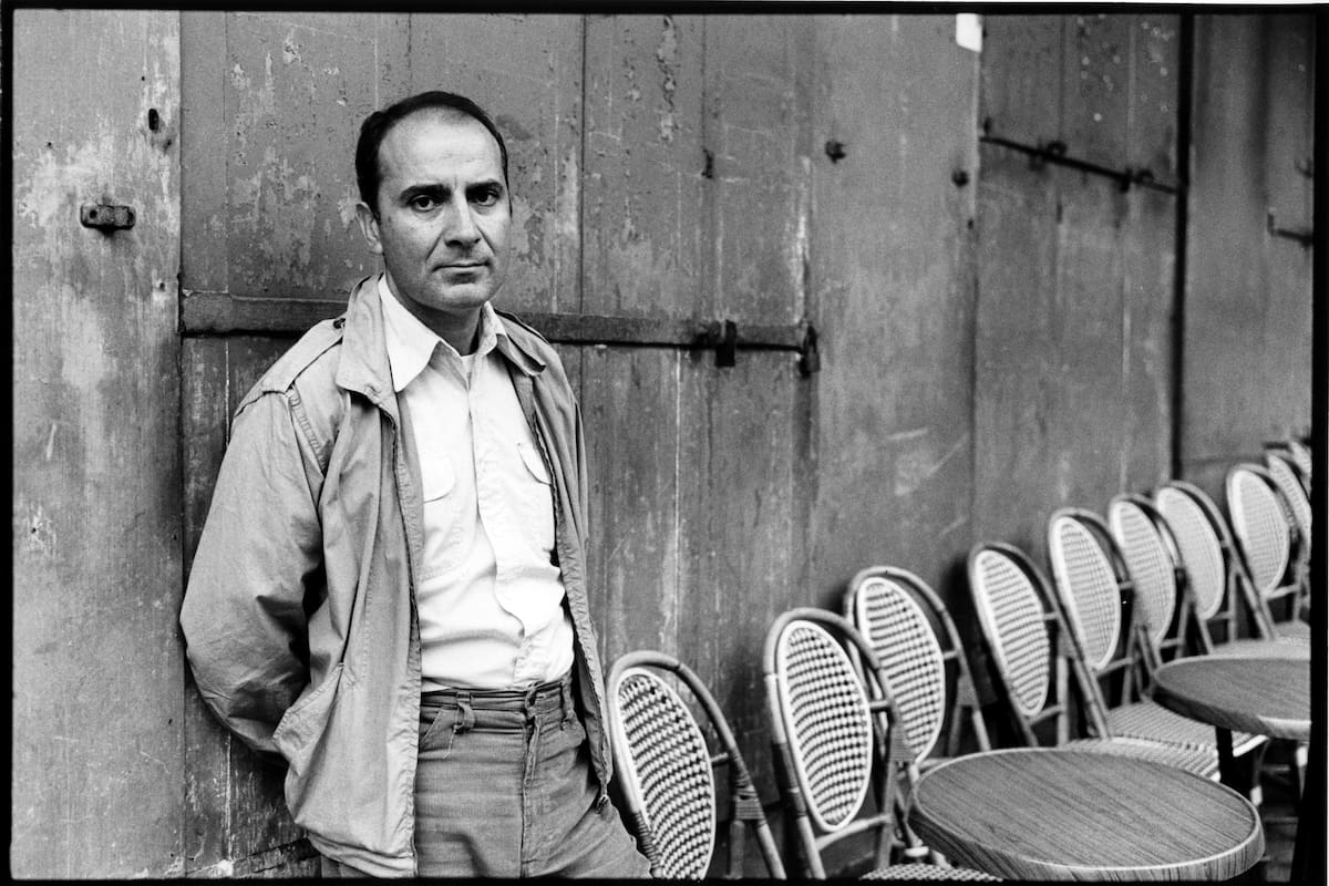 Manuel Puig, en junio de 1981, durante una sesión fotográfica en París.