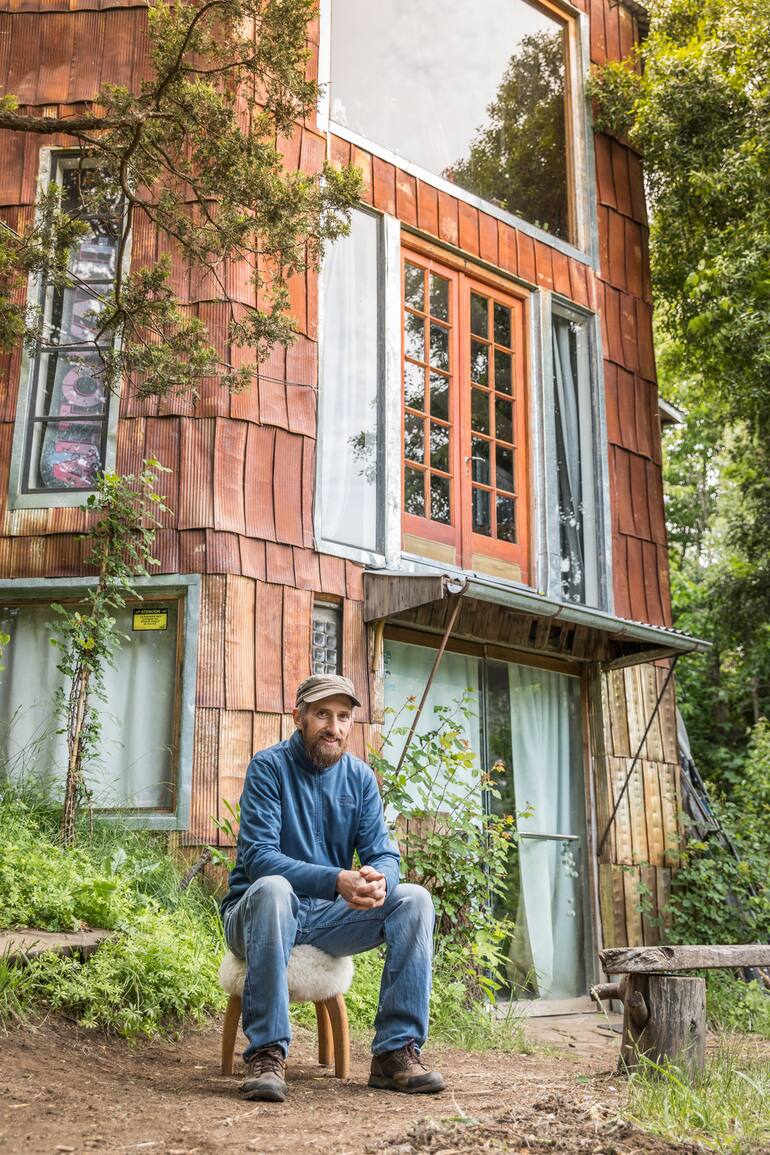 Manuel Rapoport, diseñador y dueño de la Casa de las latas, en Bariloche.
