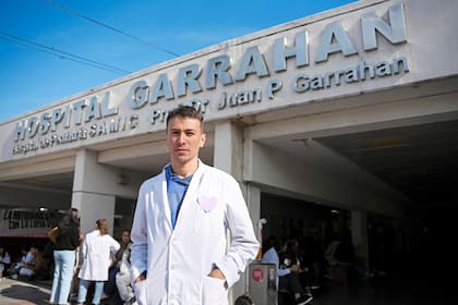 Manuel Robaldo, tiene 27 años, y es residente del Garrahan