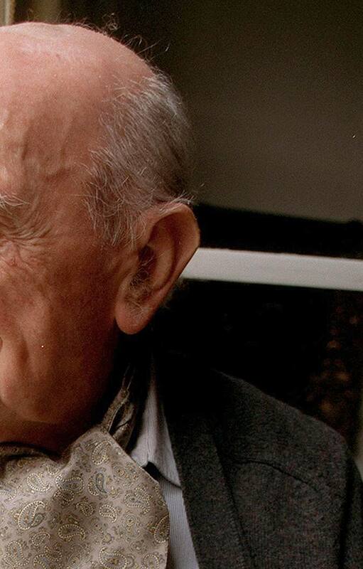 Manuel Sadosky en 1999; el hijo de inmigrantes había debido emigrar, había vuelto y de nuevo había tenido que exiliarse, y ahora, tras una vida de empujar lo mejor de la Argentina, estaba de nuevo en su patria