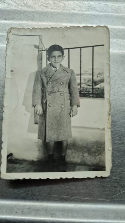 Manuel Sanchez de la Rosa en la terraza de su casa en el Cerro del Águila, Sevilla
