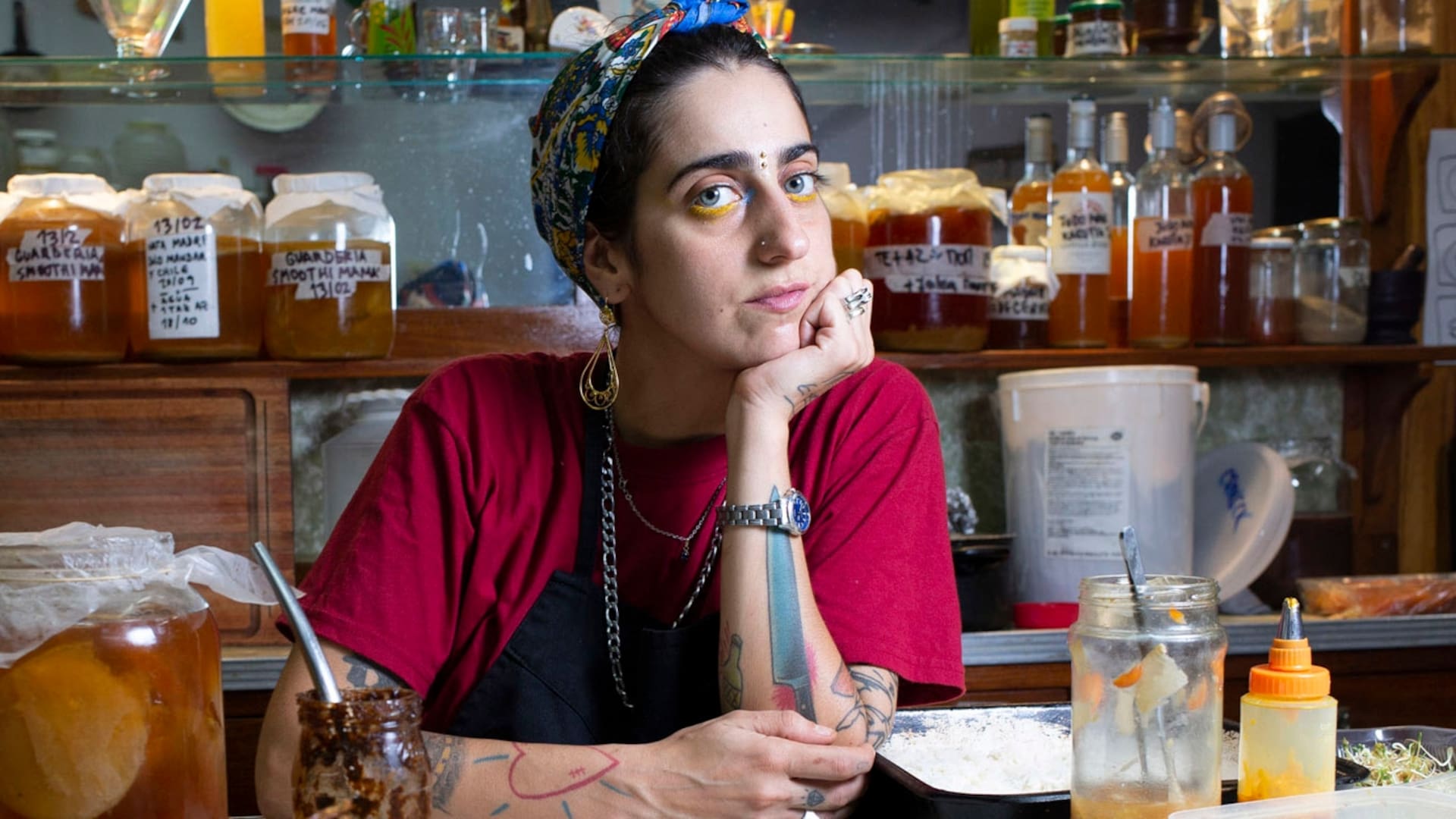 Manuela Donnet rodeada de sus productos caseros