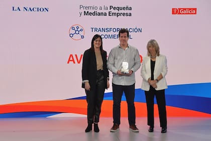 Manuela Fuertes, Gerente de Ventas Multiplataformas de LA NACION, Diego Bertezzolo, CEO y cofundador de Avancargo y Silvia Torres Carbonell, del Centro de Entreprenership del IAE