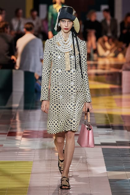 Manuela Miloqui en desfile Prada