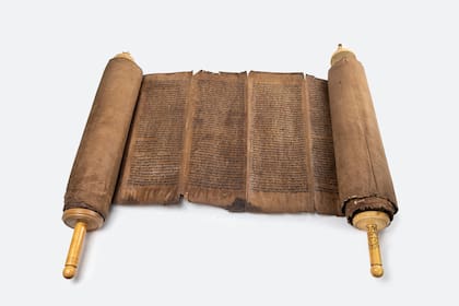 El manuscrito del Antiguo Testamento escrito en la España medieval y exhibido en el Museo del Holocausto se salvó de la Inquisición y de la destrucción nazi