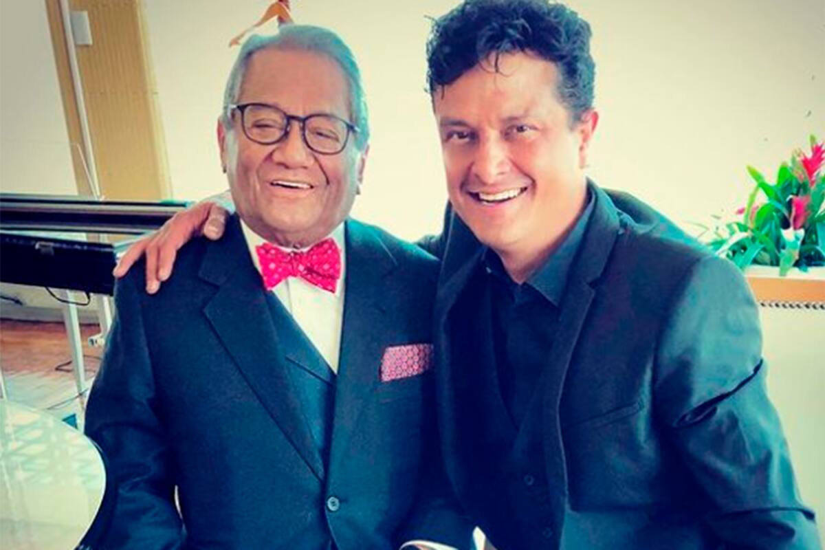 Manzanero junto a su hijo, Juan Pablo