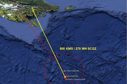 Mapa de la última posición de contacto con el avión y la ubicación de los restos hallados