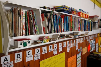 La biblioteca de la escuela primaria de Mapis
