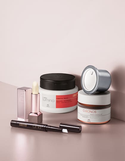 Maquillaje y productos de skincare, indispensables de la valija