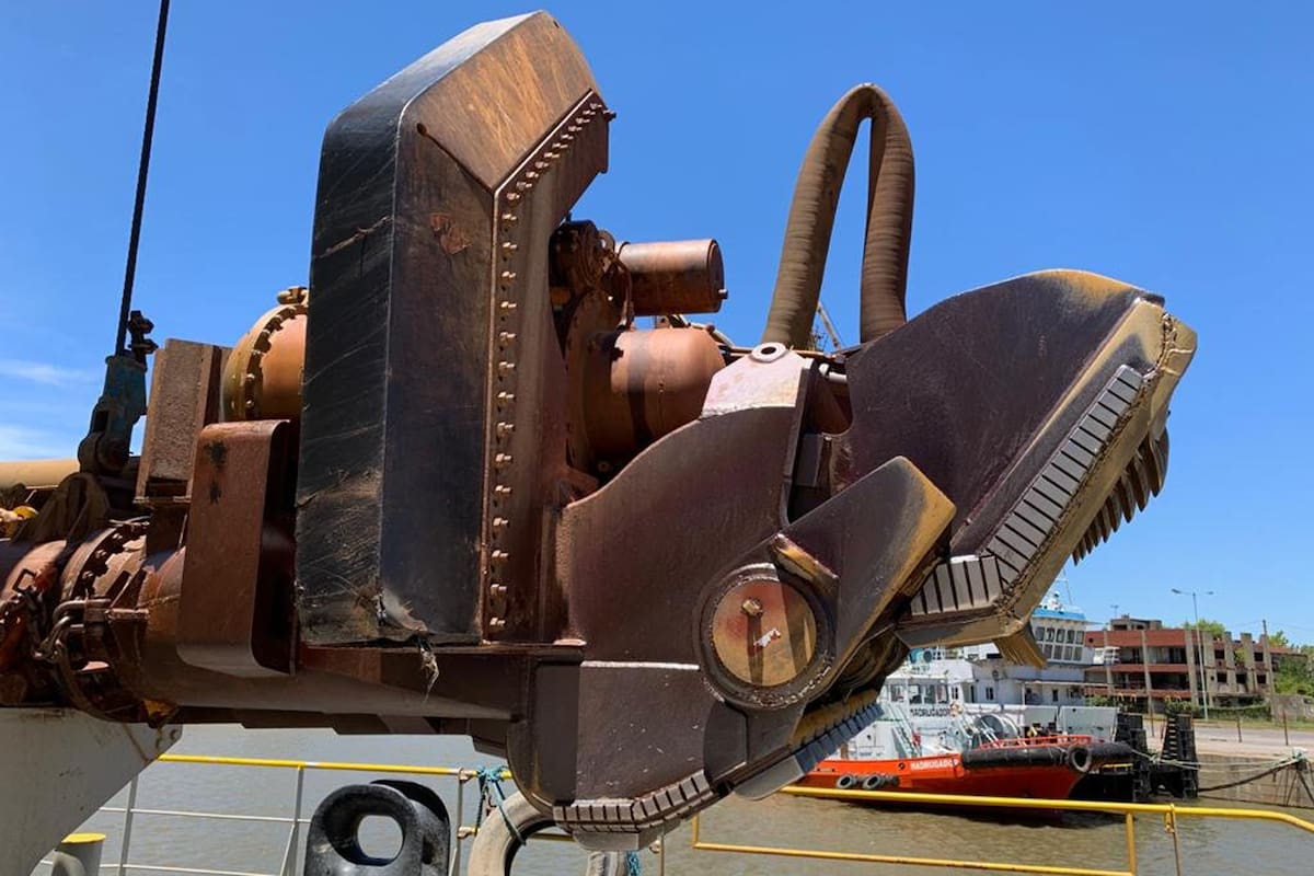 Maquinaria necesaria para dragar el río