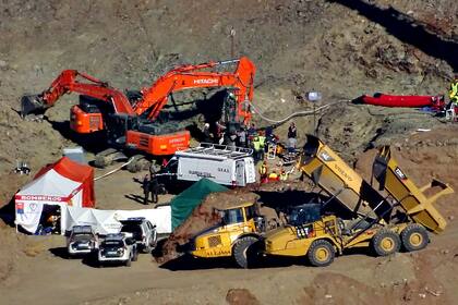 Maquinaria que trabaja en el área de perforación