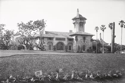 Mar -a-Lago en los años en los que Marjorie Merriweather era su propietaria. Ella la cedió al Estado para que fuera residencia de invierno de los presidentes, pero en 1981 la propiedad fue devuelta a sus herederos por lo elevado de su costo de mantenimiento.